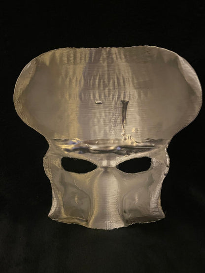 Full-Size Predator Mask – 3D Printed | Silver Finish | High-Gloss Varnish | Cosplay & Collectible